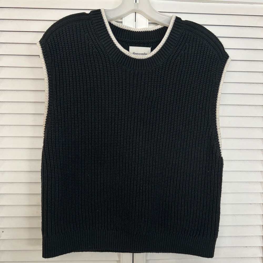 Abercrombie & Fitch Black knit Sweater Tank Vest Crew Neck Women’s Medium Crop